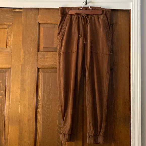 Bella Dahl Pants - NWT Bella Dahl Pocket Jogger in golden size small